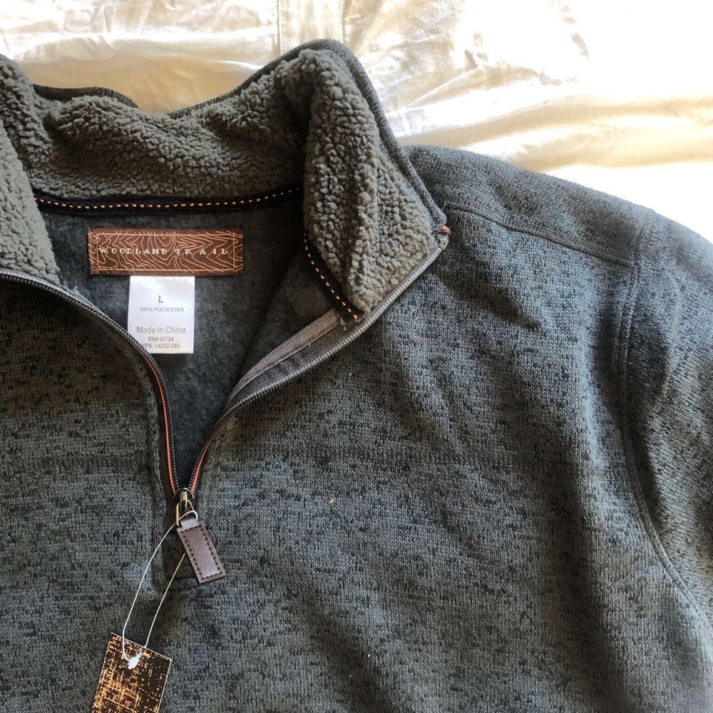 Men’s grey half-zip pull over